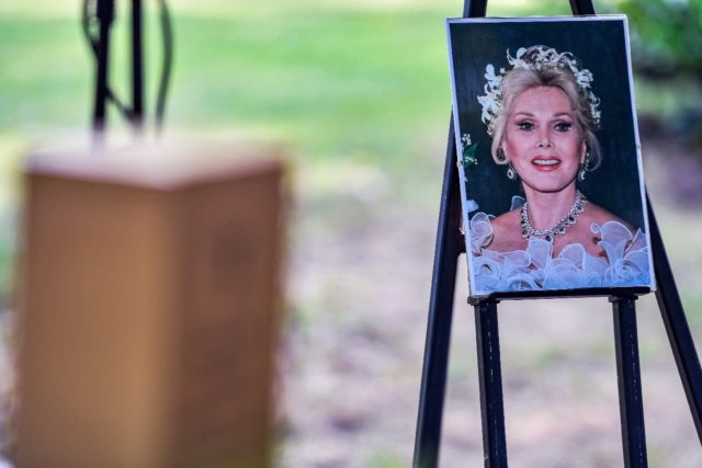 Zsa Zsa Gabor ashes buried in Budapest - Breitbart