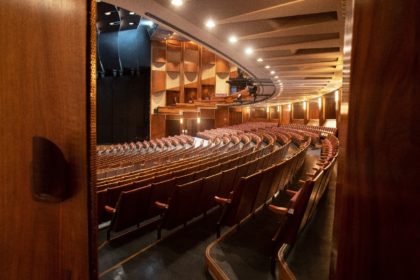 With its highly acclaimed acoustics, the Large Festival Hall ("Grosses Festspielhaus") in Salzburg has welcomed on stage some of opera's most celebrated voices