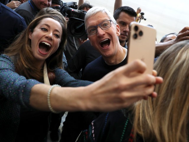 Apple CEO Tim Cook poses for a goofy selfie ( Justin Sullivan/Getty)