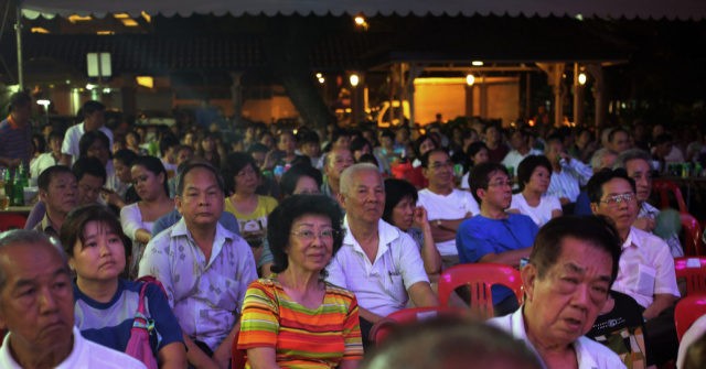 Singapore Easing Coronavirus Restrictions, Pursuing Return to Normal Despite Case Rise