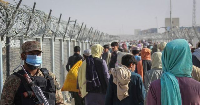 Pakistani Military Opens Fire on Afghan Refugees at Border, Kills 6
