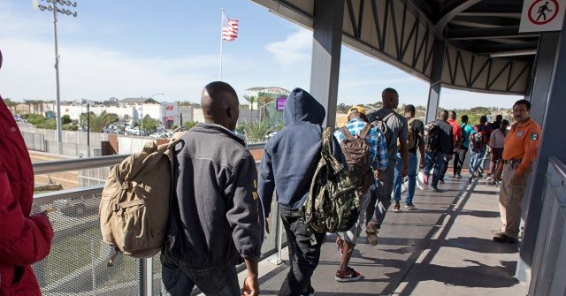 Another Plane Carrying Migrants Arrives in Sacramento