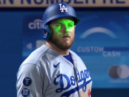 Fan shines suspicious green laser at Max Muncy during the Dodgers vs. Mets game on August 13, 2021. Screenshot via YouTube.