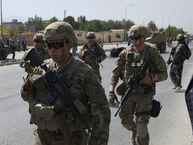 US soldiers arrives at the site of a car bomb attack that targeted a NATO coalition convoy in Kabul on September 24, 2017. A suicide bomber targeting a NATO convoy wounded three Afghan civilians in Kabul on September 24 without causing casualties among Danish troops on board, officials said. / …