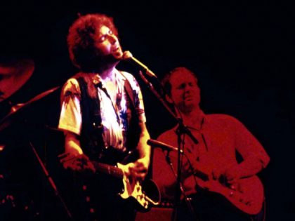 7/8/81 Bob Dylan and Steve Ripley performing on stage in Stockholm. Credit: 347327Globe Ph