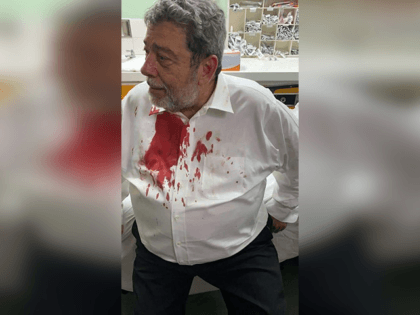 Prime Minister of St. Vincent and the Grenadines, Ralph Gonsalves, was injured today during a protest in Kingstown. The demonstration was reportedly against a proposed change in the Health Act, which would make coronavirus vaccination mandatory for certain classes of workers. 🇻🇨