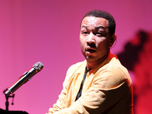 John Legend Blasted for Lecturing Americans on Masks Before Joining Obama's Maskless B-Day Bash - Vimarsana News