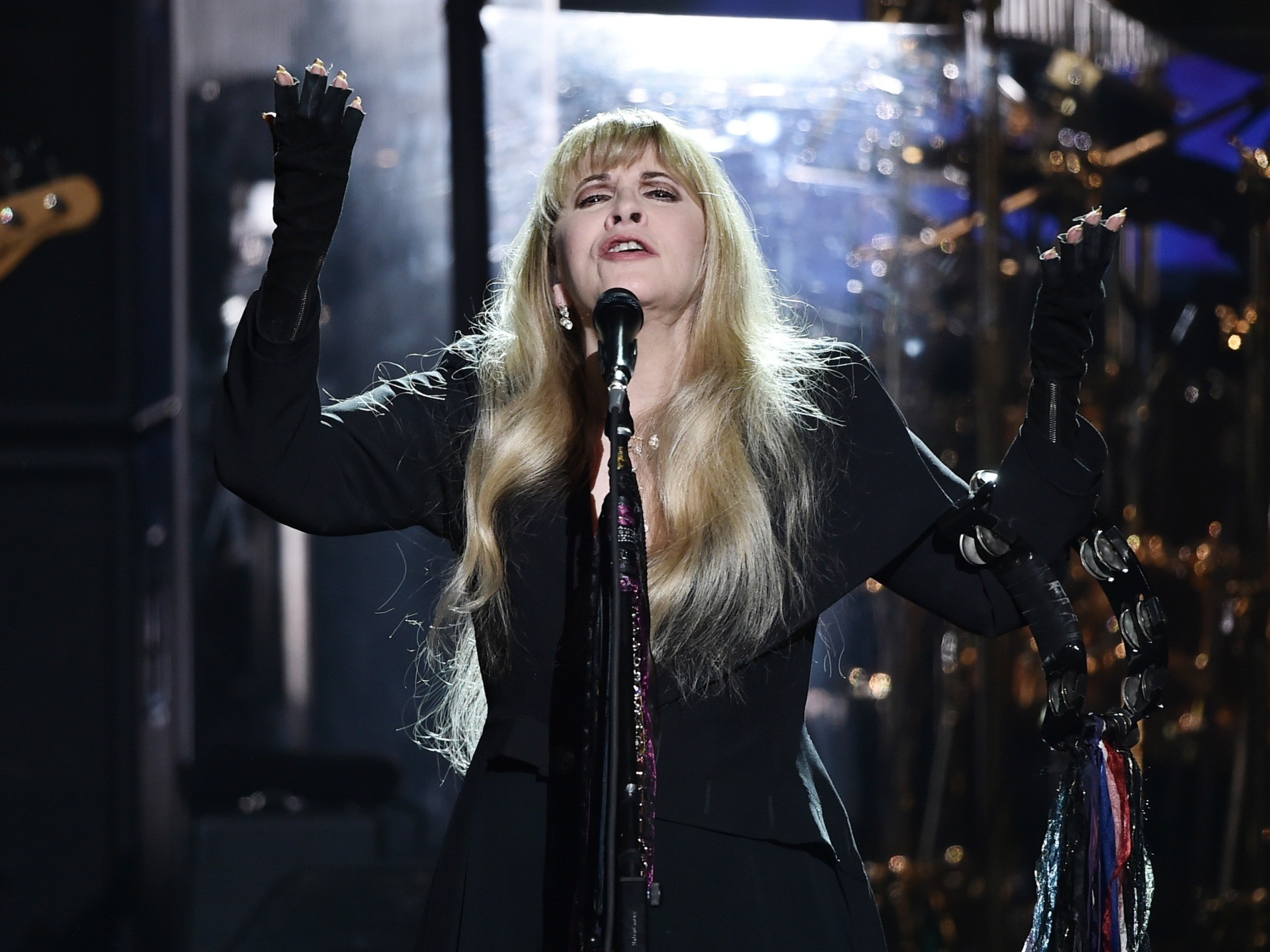Stevie Nicks Cancels all 2021 Performances over Coronavirus.