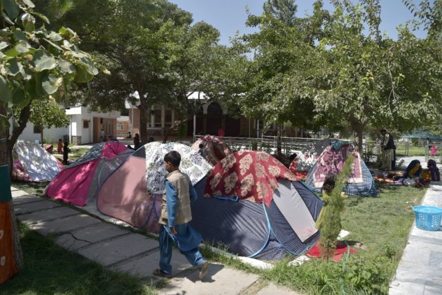 Internally displaced Afghan families, who fled from the country's north due to fighting be