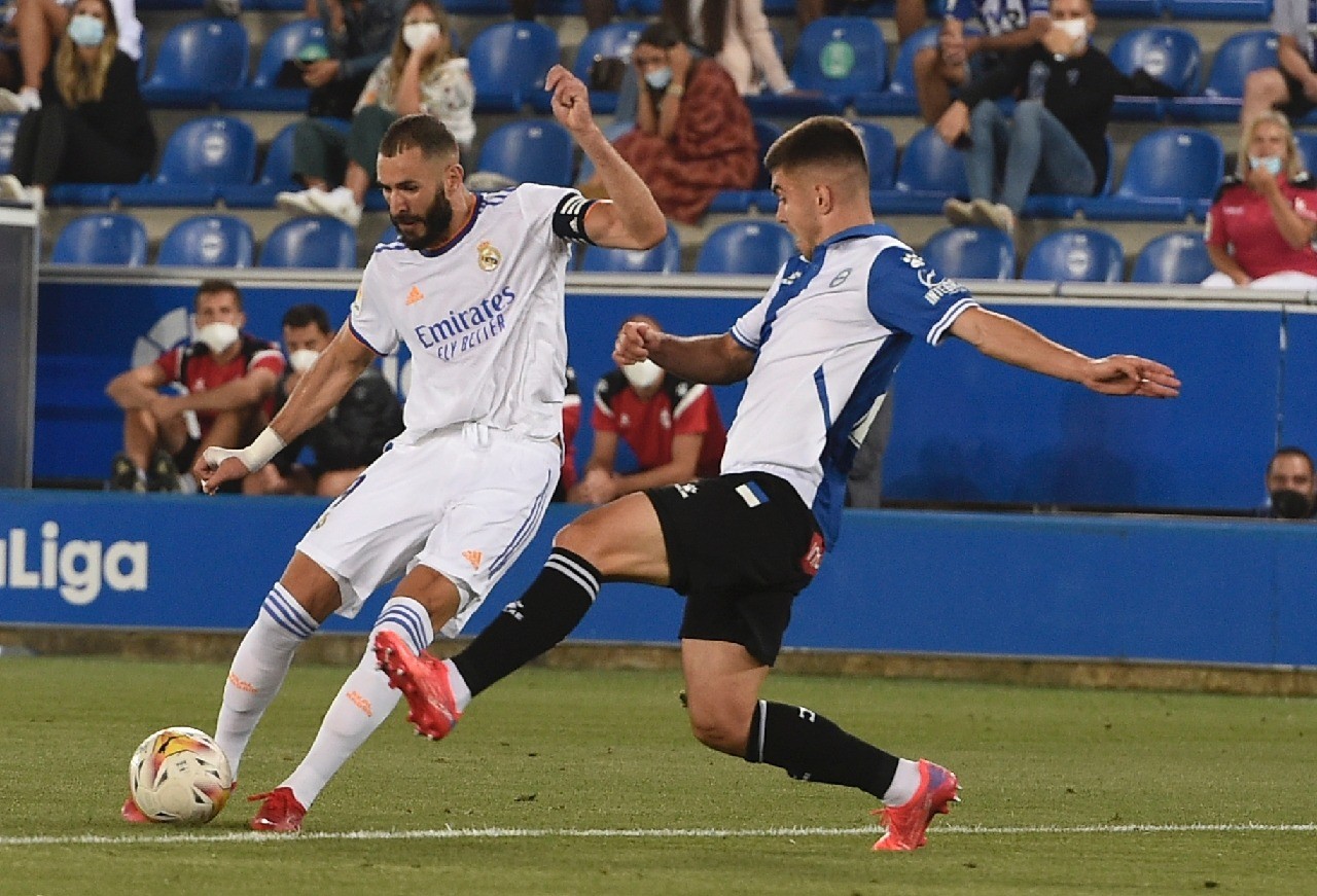 Реал мадрид алавес обзор. Реал Мадрид Алавес. Real Madrid Alaves photo. Real Madrid vs Alaves. Ла лига трансляция матча.