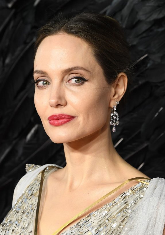 Angelina Jolie shares letter from Afghan girl in first Instagram post