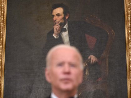 Biden hmmm Abraham Lincoln (Brendan Smialowski / AFP / Getty)