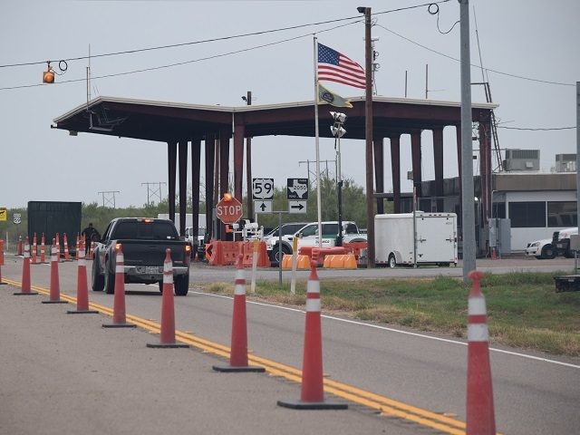 Laredo Sector Border Patrol officials close highway checkpoints in response to the Del Rio migrant crisis. (Photo: Bob Price/Breitbart Texas)