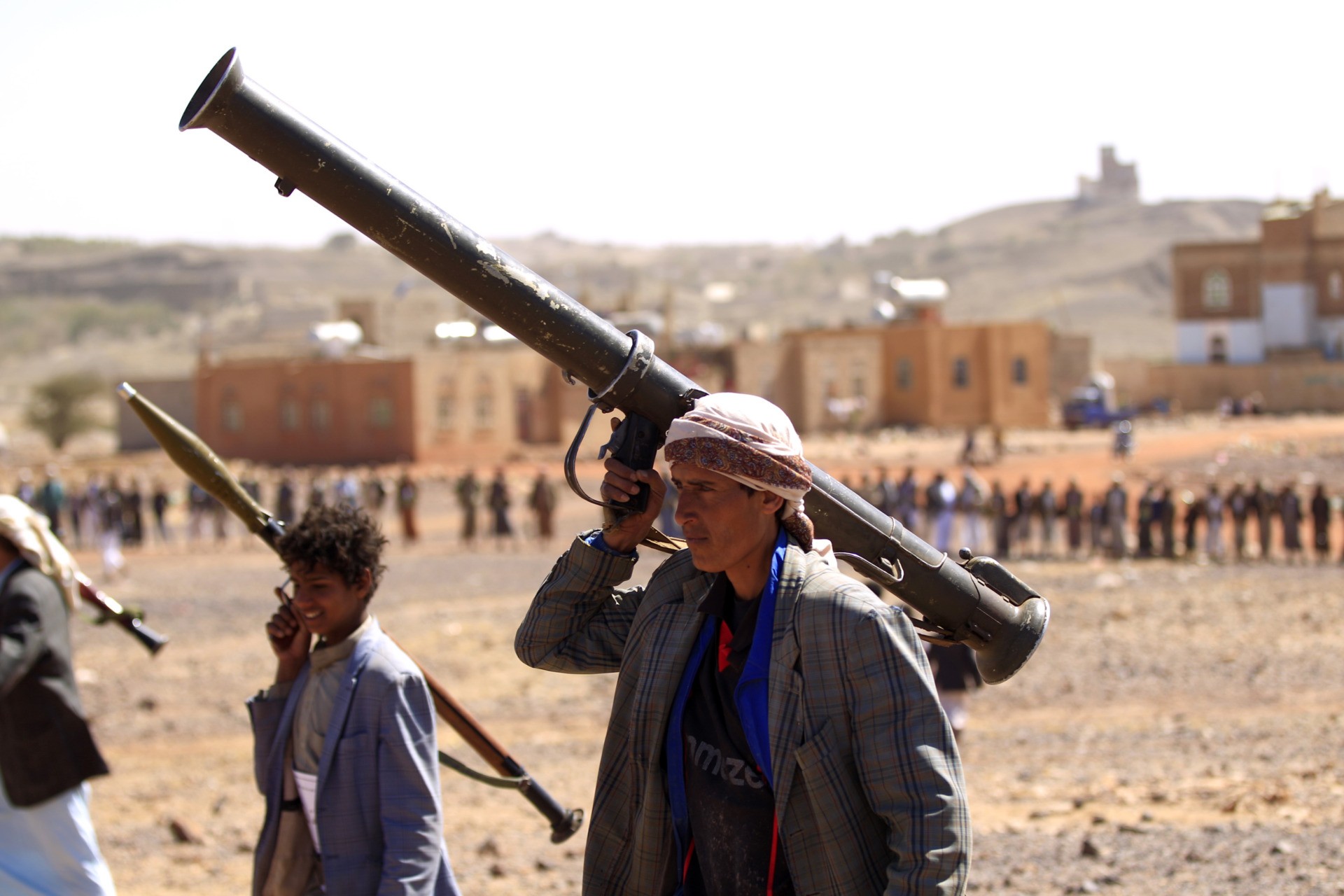 A Yemeni man carries a rocket launcher as he takes part in a gathering near the capital Sanaa to show support to the Shiite Huthi movement against the Saudi-led intervention on February 21, 2019. (Photo by Mohammed HUWAIS / AFP) (Photo credit should read MOHAMMED HUWAIS/AFP via Getty Images)