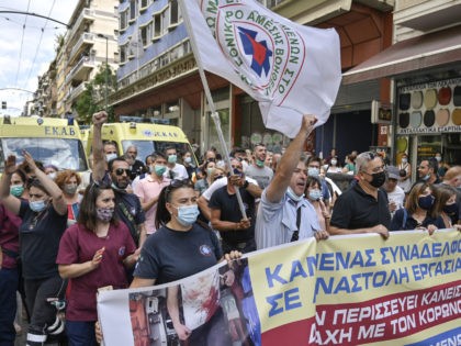 Health workers and ambulances staff protest with banners against mandatory Covid vaccines for health workers in central Athens on September 2, 2021. - Some 10,000 health workers in Greece faced being suspended as a deadline to get vaccinated against Covid-19 ran out, an union said. From September 1, inoculations become …
