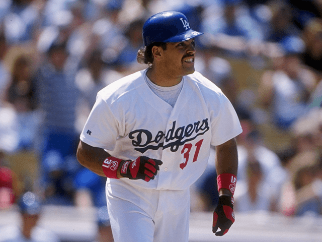 Dodgers, Mets legend Mike Piazza roasted for strange Larry Elder