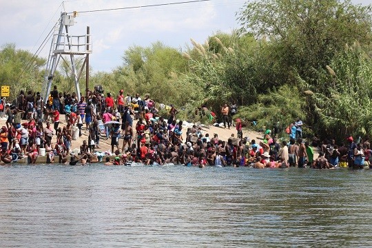 Thousands of mostly Haitian migrants crossed the border from Mexico into the Del Rio migrant camp. (Photo: Randy Clark/Breitbart Texas)