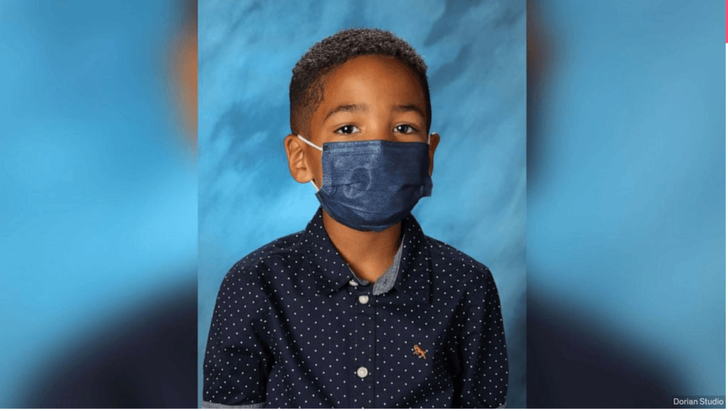 'Not an Isolated Incident': 6-Year-Old Boy Wears Mask in School Photo Following Mom's Orders