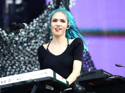 PHILADELPHIA, PA - AUGUST 31: Singer Claire Boucher of Grimes and American Eagle Outfitters Celebrate the Budweiser Made in America Music Festival on August 31, 2014 in Philadelphia, Pennsylvania. (Photo by Astrid Stawiarz/Getty Images for American Eagle)