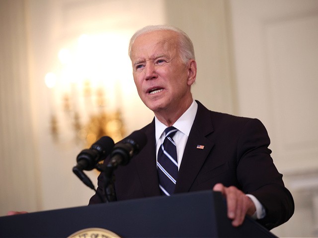 WASHINGTON, DC - SEPTEMBER 09: U.S. President Joe Biden speaks about combatting the coronavirus pandemic in the State Dining Room of the White House on September 9, 2021 in Washington, DC. As the Delta variant continues to spread around the United States, Biden outlined his administration's six point plan, including a requirement that all federal workers be vaccinated against Covid-19. Biden is also instructing the Department of Labor to draft a rule mandating that all businesses with 100 or more employees require their workers to get vaccinated or face weekly testing. (Photo by Kevin Dietsch/Getty Images)