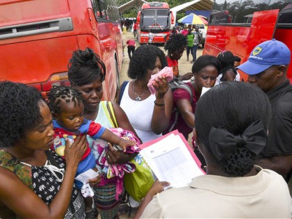 Members of Panama's National Borders Service check the list of migrants who leave the Temporary Station of Humanitarian Assistance (ETAH) towards Costa Rica, in La Penita village, Darien province, Panama, on May 23, 2019. - Migrants mainly from Haiti, Cuba, Democratic Republic of Congo, India, Cameroon, Bangladesh and Angola cross …