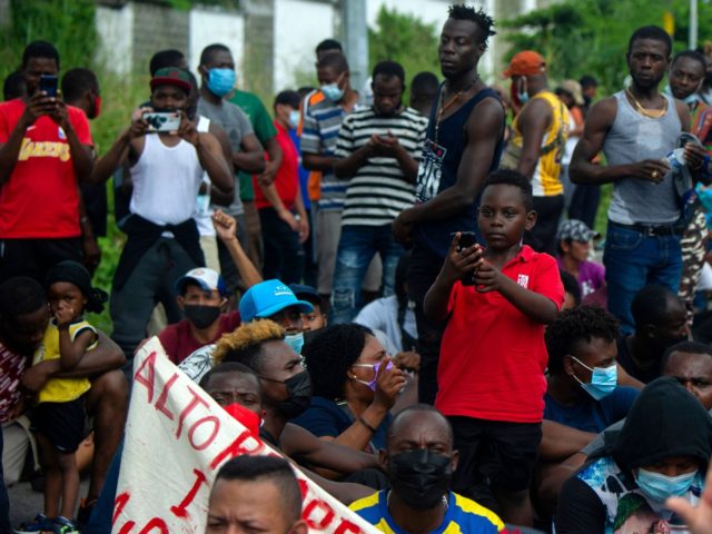 Haitian and Central American migrants protest outside the Siglo XXI Migratory Station, in Tapachula, Chiapas state, Mexico, on September 15, 2021. - The new migratory flow of Haitians to the United States seems to be encouraged by friends and relatives who tell them about the benefits of living in the …