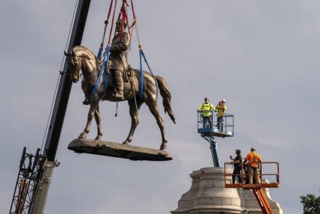 Statue of Confederate Gen. Robert E. Lee dismantled in Virginia