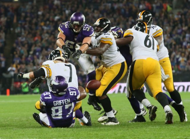 Vikings' Everson Griffen in concussion protocol after car accident involving deer