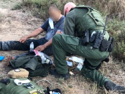 Border Patrol agents assist a migrant suffering diabetic shock near Roma, Texas. (Photo: U.S. Border Patrol/Rio Grande Valley Sector)