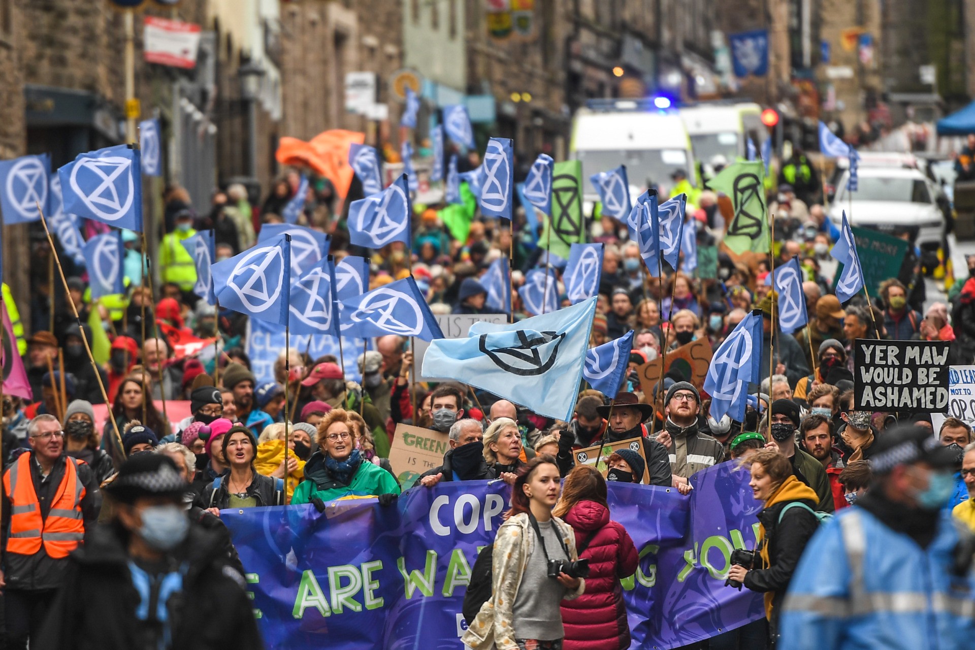 EDINBURGH, SCOTLAND - OCTOBER 31: Activists of the Extinction Rebellion protested on 31 October 2021 in Edinburgh, UK.  As world leaders meet to discuss climate change at the COP26 summit, a number of climate action groups have protested against real progress by governments in reducing carbon emissions, cleaning the oceans, reducing fossil fuel consumption and other climate change issues.  on global warming.  (Photo: Peter Summers / Getty Images)