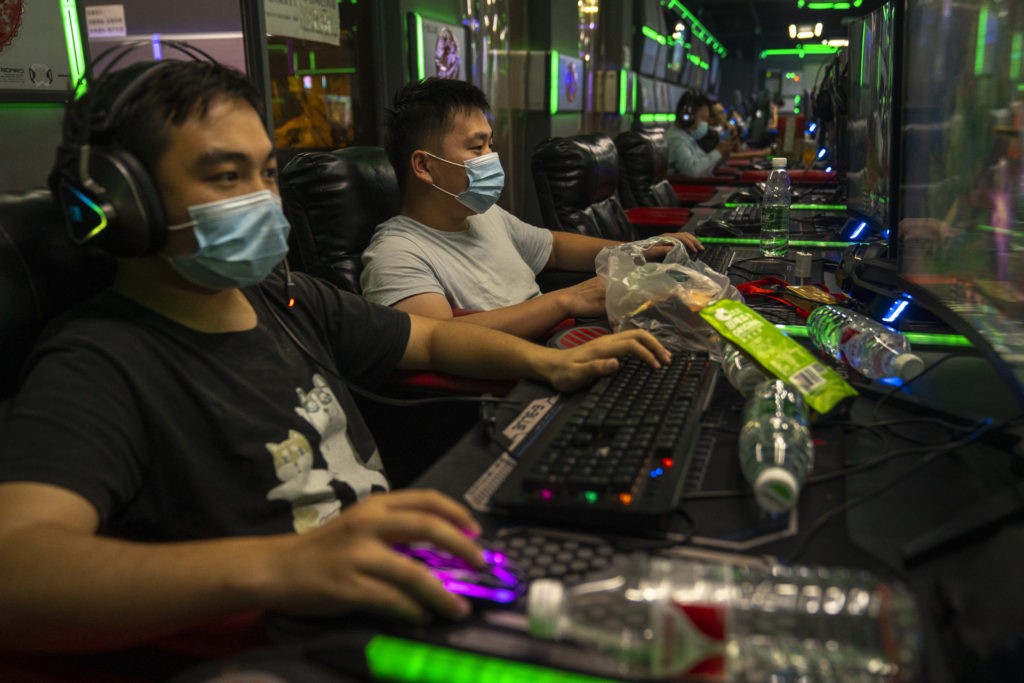 BEIJING, CHINA - SEPTEMBER 11: People play online video games in a game arcade on September 11, 2021 in Beijing, China. Commencing at the end of August, China has announced strict measures to cut online gaming time for children under 18 years of age to a maximum of three hours a week during designated times, in an attempt to curb addiction. (Photo by Andrea Verdelli/Getty Images)