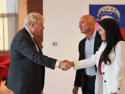 NEW YORK, NEW YORK - SEPTEMBER 20: British Prime Minister Boris Johnson greets Amazon founder Jeff Bezos and his girlfriend, Lauren Sánchez, at the UK diplomatic residence on September 20, 2021 in New York City. The British Prime Minister is one of more than 100 heads of state or government …