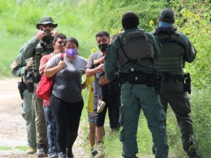 Texas DPS troopers encounter a group of migrants during Operation Lone Star. (File Photo: Randy Clark/Breitbart Texas)