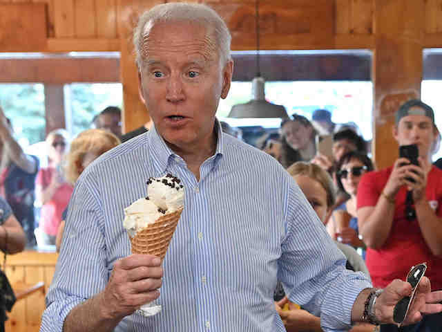 US President Joe Biden buys ice cream as Michigan Senators Debbie Stabenow (R) looks on at Moomers Homemade Ice Cream in Traverse City, Michigan on July 3, 2021. (Photo by MANDEL NGAN / AFP) (Photo by MANDEL NGAN/AFP via Getty Images)