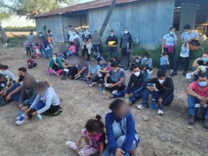 Border Patrol agents apprehend a large group of Central American migrants. (Photo: U.S. Border Patrol/Rio Grande Valley Sector)