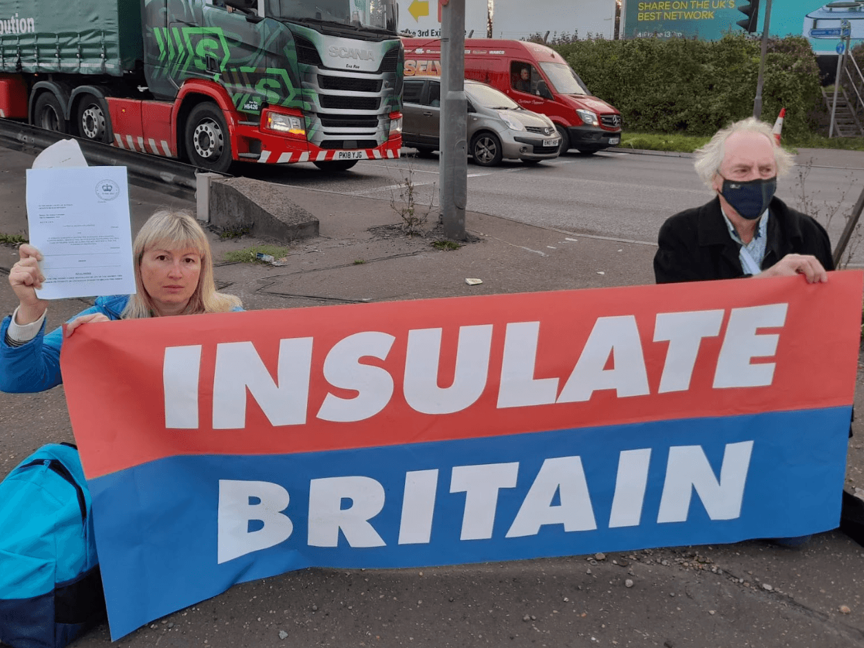 'Out of the Road!' - Mother Tries To Drive Though Insulate Britain Blockade - Vimarsana News
