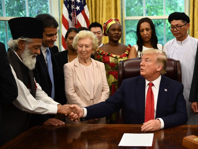 Trump and victims of religious persecution (Brendan Smialowski / AFP / Getty)