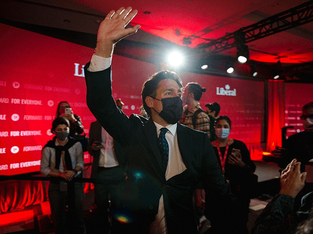 Canadian Prime Minister Justin Trudeau waves after delivering his victory speech in Montreal, Quebec, on 21 September 2021 | Photo: Andrej Ivanov | AFP/Getty Images via Bloomberg