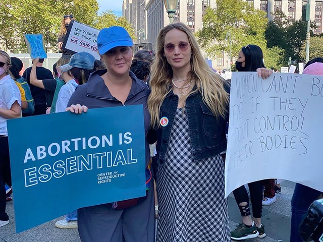 Jennifer Lawrence Holds Pro-Abortion Sign Next to Her Baby Bump at NYC Rally with Amy Schumer thumbnail