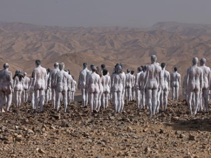 TOPSHOT - Participants pose nude for American art photographer Spencer Tunick, working on a photo installation in the desert landscape surrounding the southeastern Israeli city of Arad, some 15 kilometre west of the Dead Sea, on October 17, 2021. - About 300 participants have registered to be part of the …