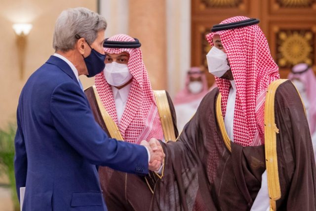 Saudi Crown Prince Mohammed bin Salman (R) welcomes US climate envoy John Kerry (L) during
