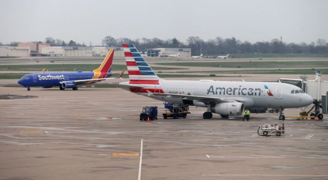 Southwest, American Airlines maintain vaccine mandate despite Texas governor's order