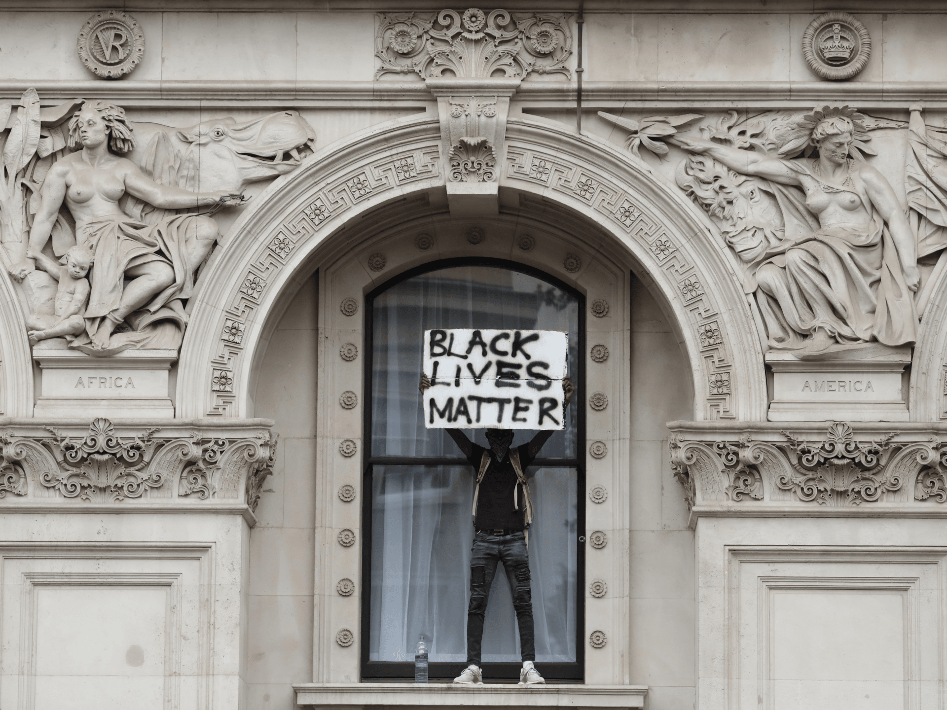 UK Civil Servants Advised to Read CRT Books to Fight 'White Privilege' - Vimarsana News