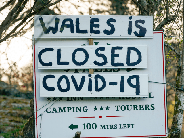 BETWS-Y-COED, WALES - APRIL 08: A sign implores tourists to stay away and that Wales is closed during the pandemic lockdown on April 08, 2020 in Betws-y-Coed, Wales. There have been over 60,000 reported cases of the COVID-19 coronavirus in the United Kingdom and 7,000 deaths. The country is in …