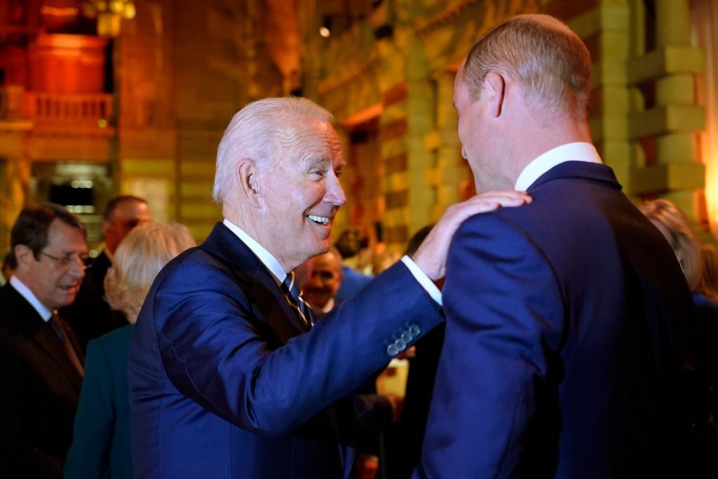 US President Joe Biden (C) greets Britain's Prince William, Duke of Cambridge (R) at a reception to mark the opening day of COP26 on the sidelines of the COP26 UN Climate Change Conference in Glasgow, Scotland on November 1, 2021. - COP26, running from October 31 to November 12 in Glasgow will be the biggest climate conference since the 2015 Paris summit and is seen as crucial in setting worldwide emission targets to slow global warming, as well as firming up other key commitments. (Photo by Alberto Pezzali / POOL / AFP) (Photo by ALBERTO PEZZALI/POOL/AFP via Getty Images)