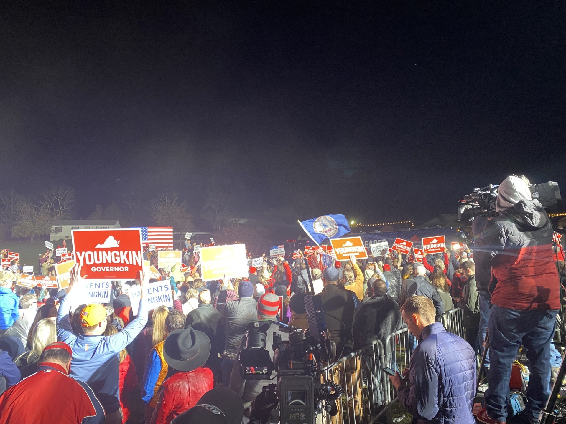 PHOTOS: Thousands of Virginians Gather for Glenn Youngkin's
Closing Rally in Loudoun County 6