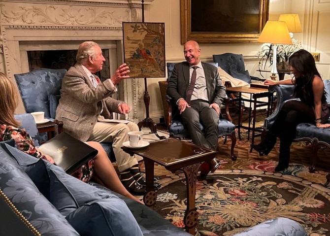 Jeff Bezos Takes Private Jet to COP26 for Climate Change Chat with Prince Charles - Vimarsana News