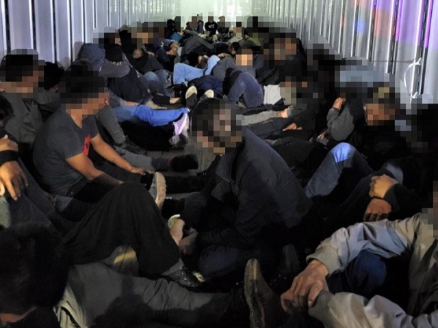 Trucker Abandons 111 Migrants, Two Found Dead in South Texas - Vimarsana News