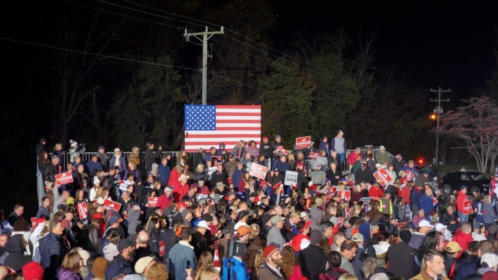 PHOTOS: Thousands of Virginians Gather for Glenn Youngkin's
Closing Rally in Loudoun County 8