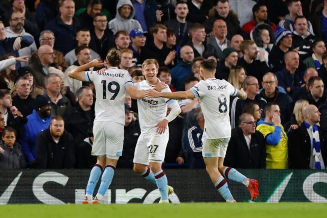 Burnley's Czech striker Matej Vydra (C) celebrates